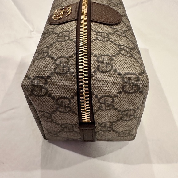 NWT Gucci cosmetic bag - Picture 7 of 9